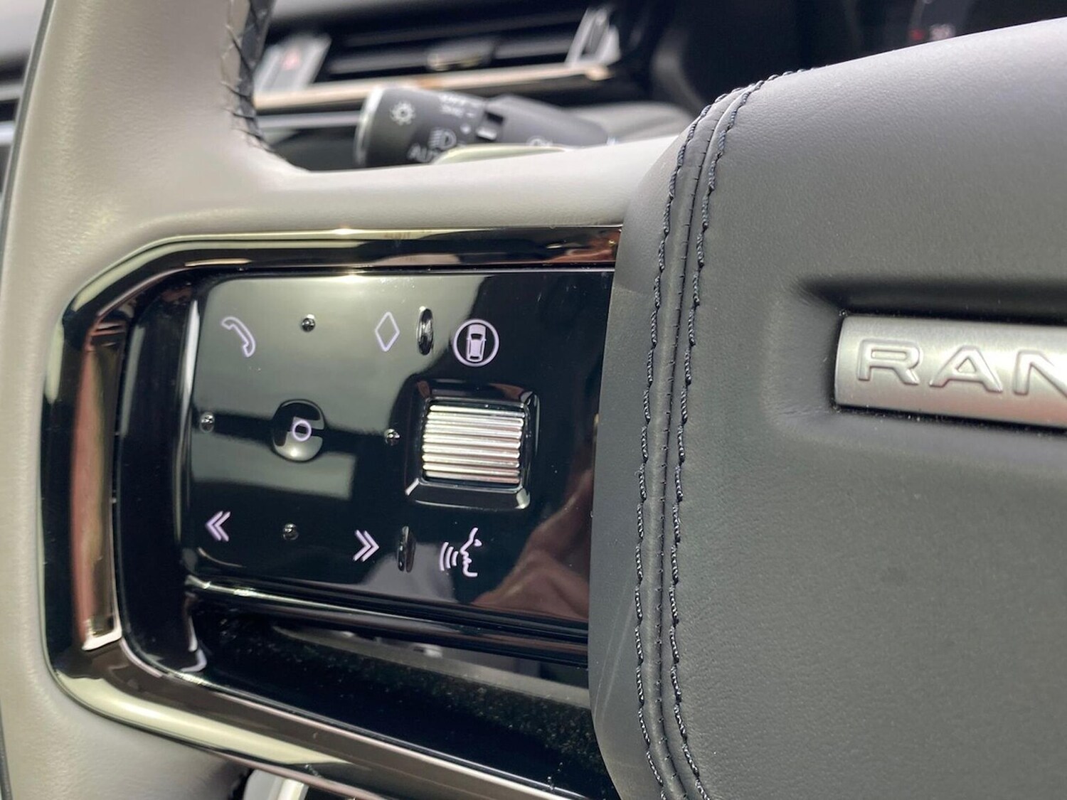 Used Land Rover Range Rover Velar 2024 for sale - 78193528: Photo 40