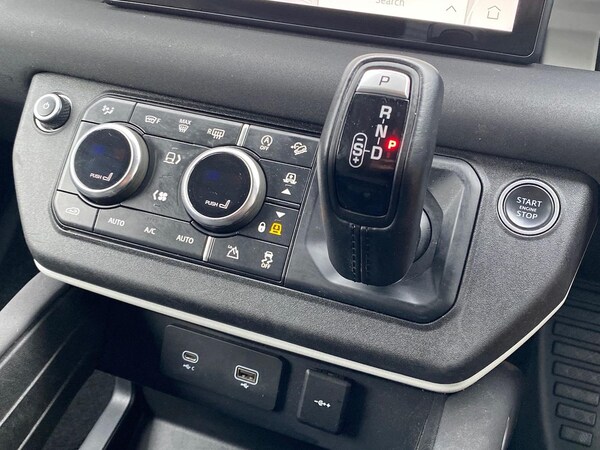 Used Land Rover Defender 2022 for sale - 76237061: Photo 13