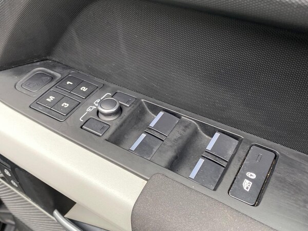 Used Land Rover Defender 2022 for sale - 76237061: Photo 24
