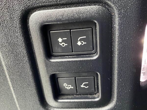 Used Land Rover Defender 2022 for sale - 76237061: Photo 35