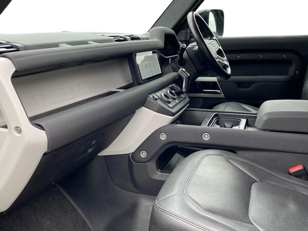 Used Land Rover Defender 2022 for sale - 76237061: Photo 3