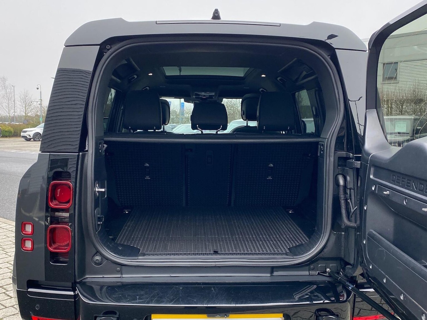 Used Land Rover Defender 2023 for sale - 77901708: Photo 10