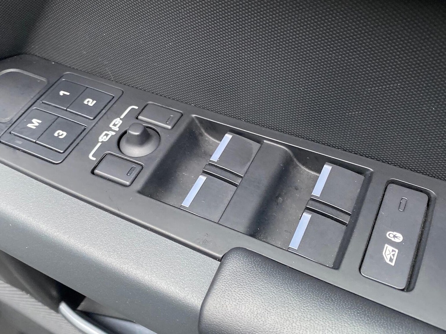 Used Land Rover Defender 2023 for sale - 77901708: Photo 25