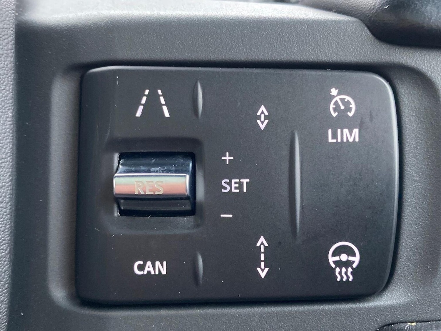 Used Land Rover Defender 2023 for sale - 77901708: Photo 40