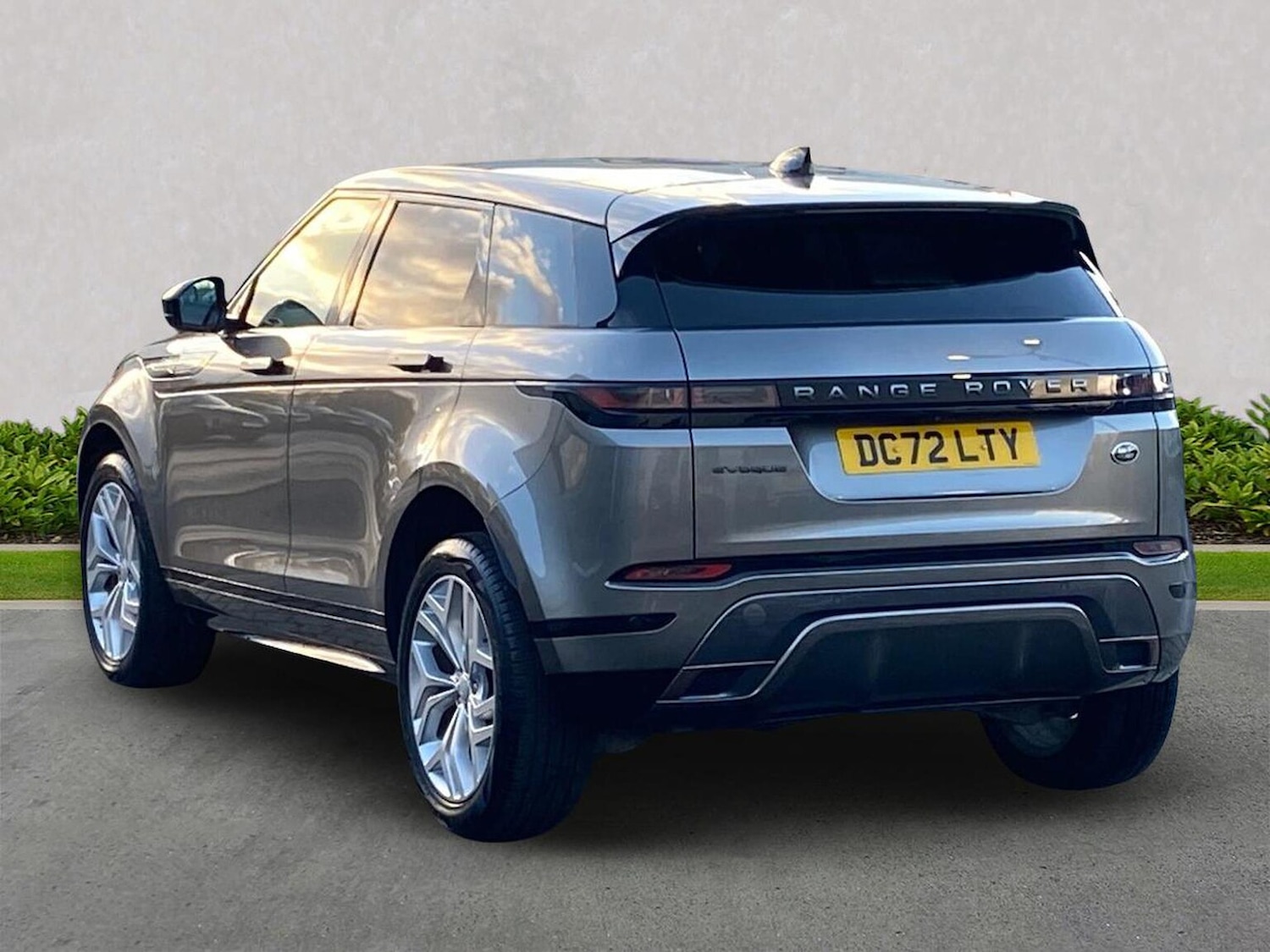 Used Land Rover Range Rover Evoque 2022 for sale - 76387199: Photo 2