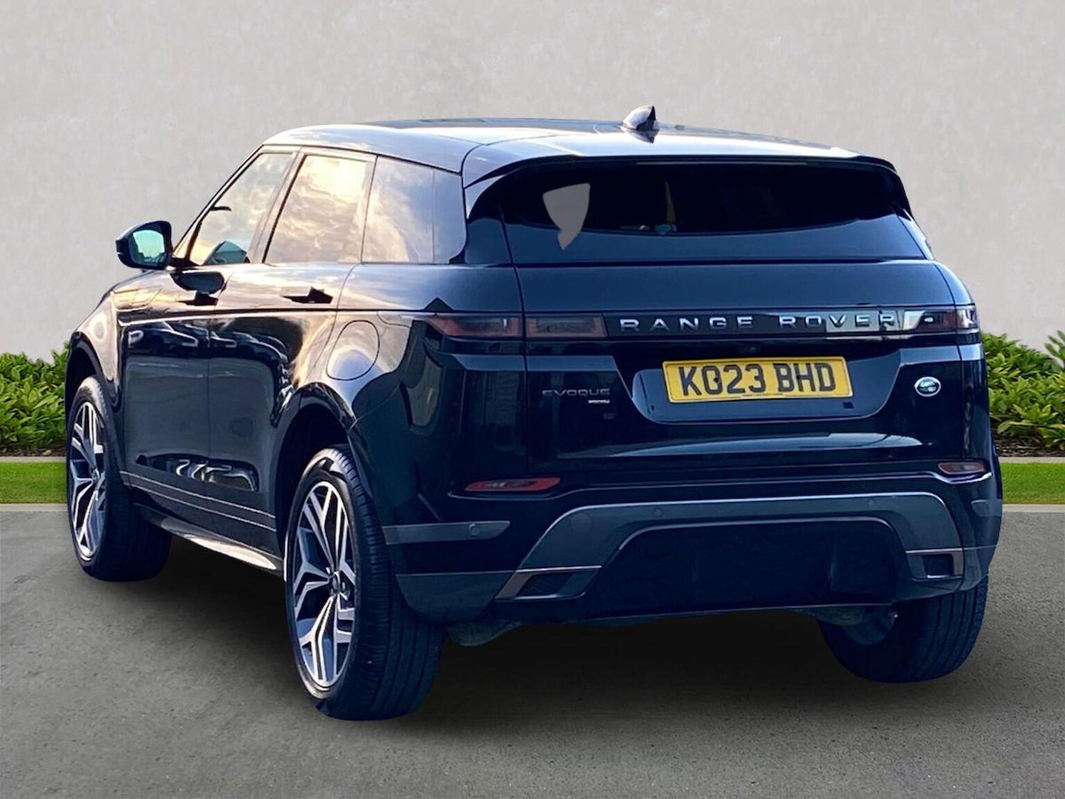 Used Land Rover Range Rover Evoque 2023 for sale - 76578306: Photo 2