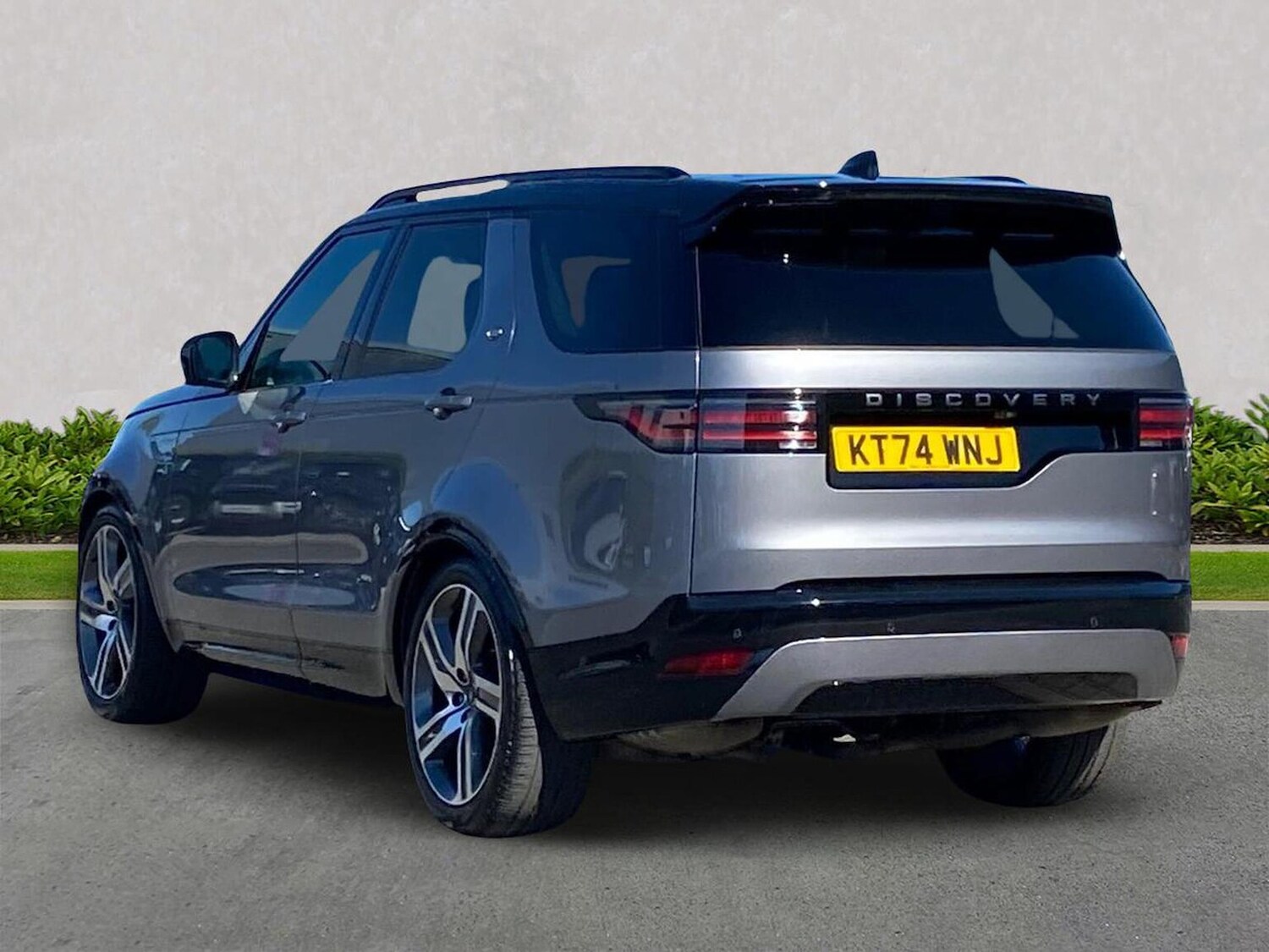 Used Land Rover Discovery 2025 for sale - 78193521: Photo 2