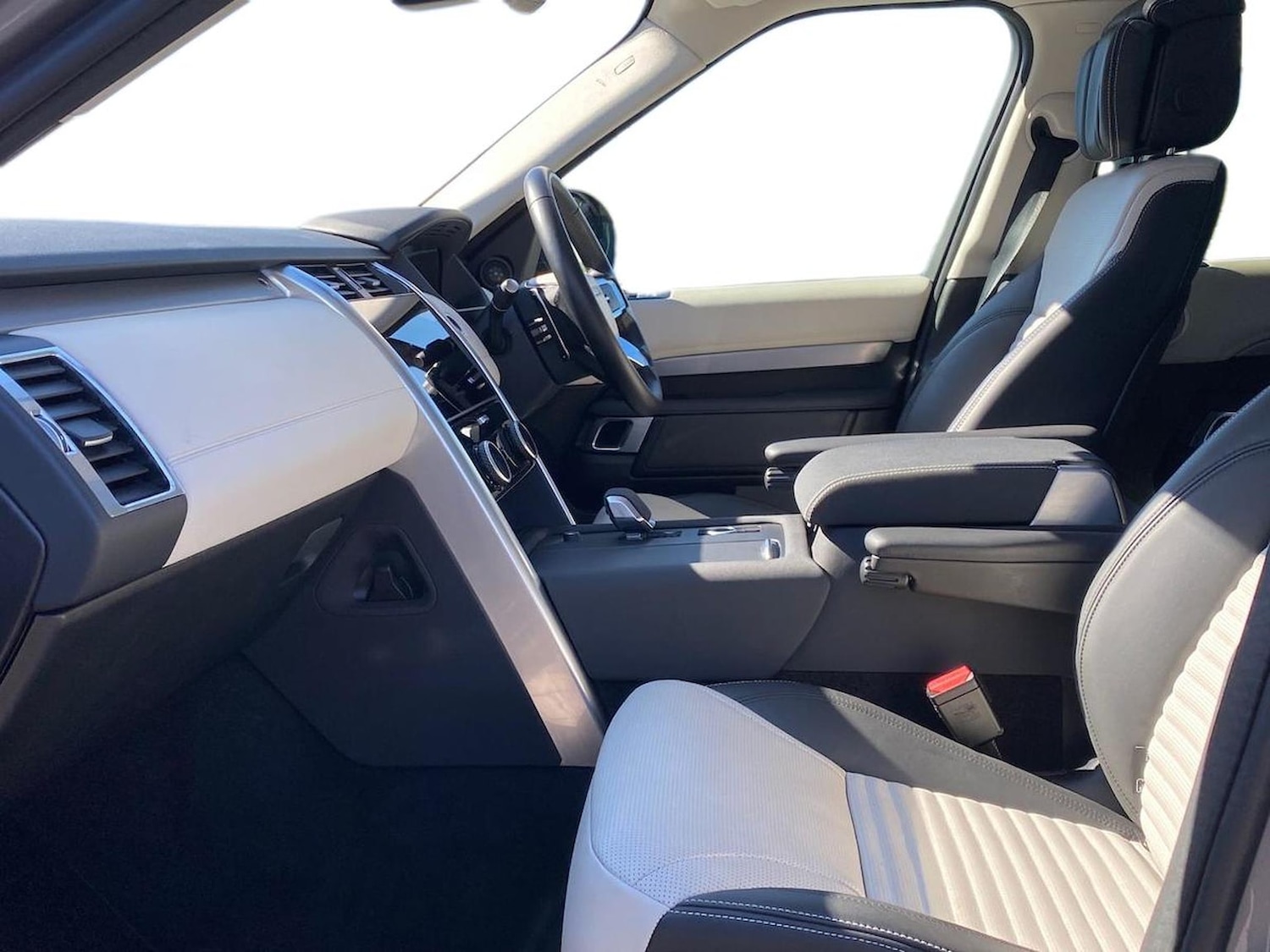 Used Land Rover Discovery 2025 for sale - 78193521: Photo 5