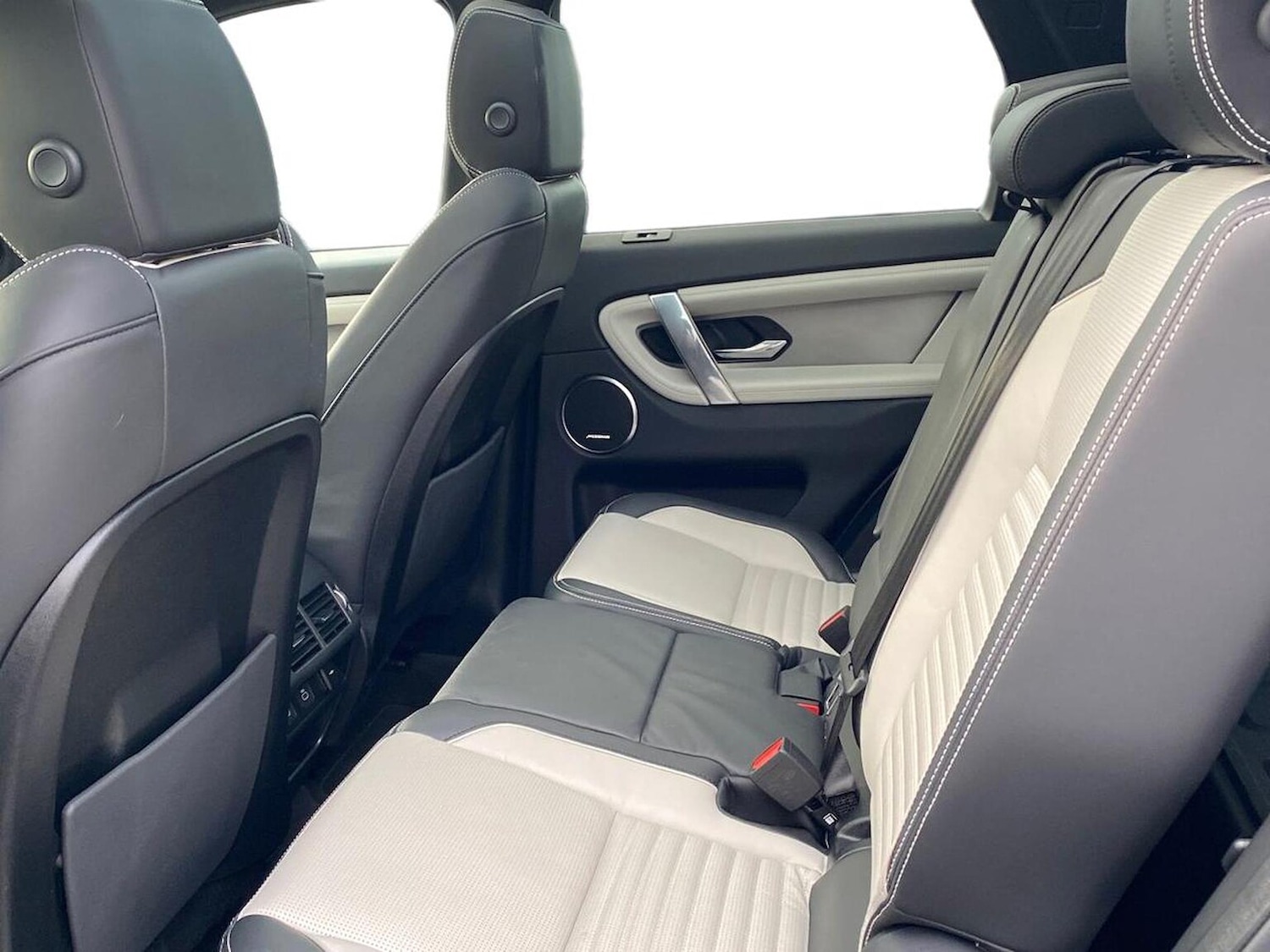 Used Land Rover Discovery Sport 2025 for sale - 77528896: Photo 4