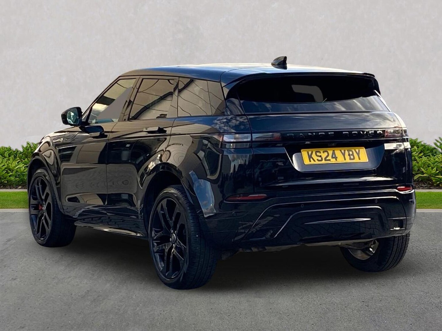Used Land Rover Range Rover Evoque 2024 for sale - 76347040: Photo 2