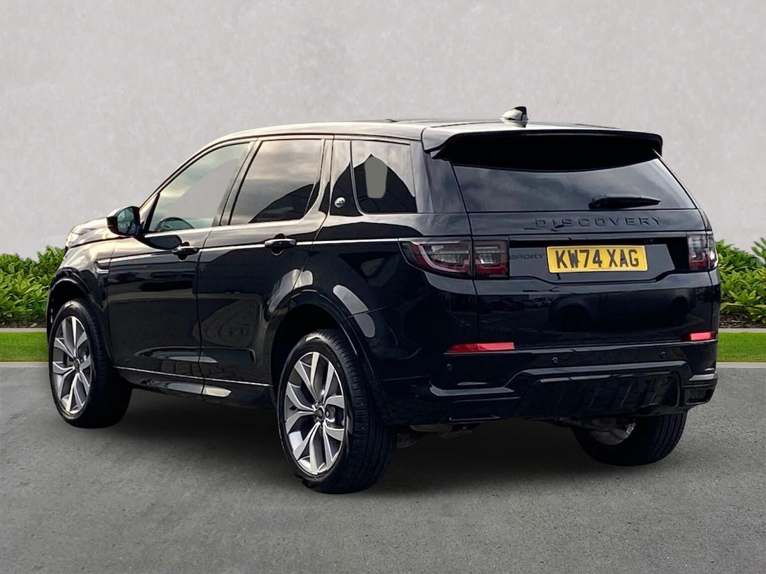 Used Land Rover Discovery Sport 2024 for sale - 76957536: Photo 2