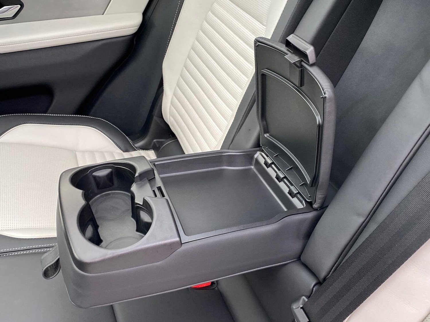 Used Land Rover Discovery Sport 2024 for sale - 76957536: Photo 34