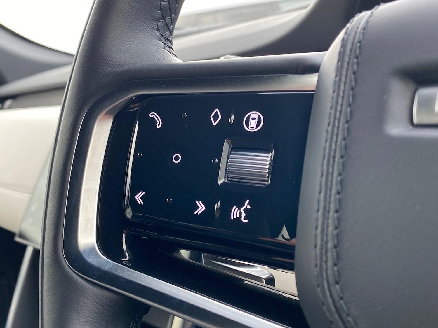 Used Land Rover Discovery Sport 2024 for sale - 76957536: Photo 39