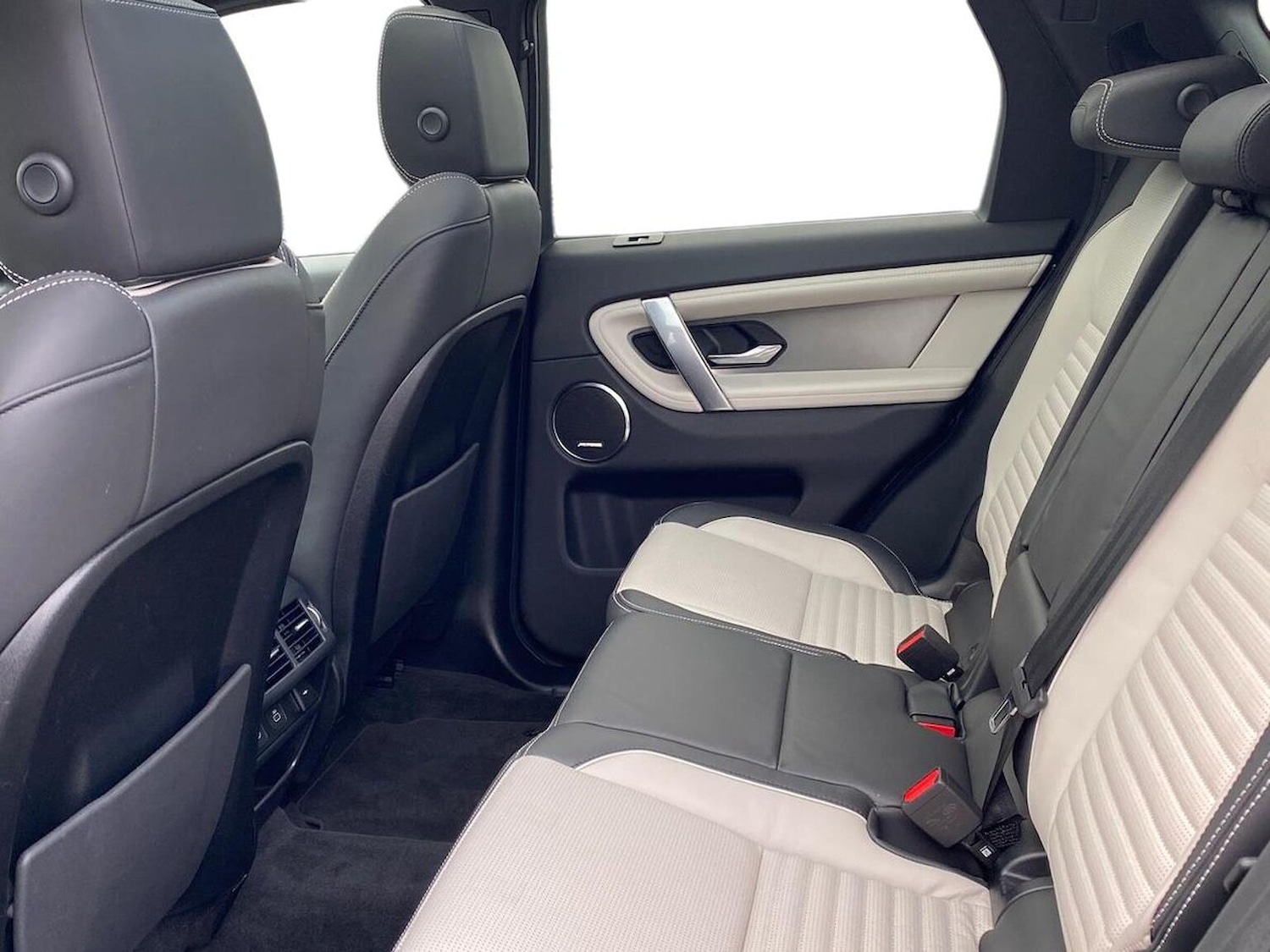 Used Land Rover Discovery Sport 2024 for sale - 76957536: Photo 4