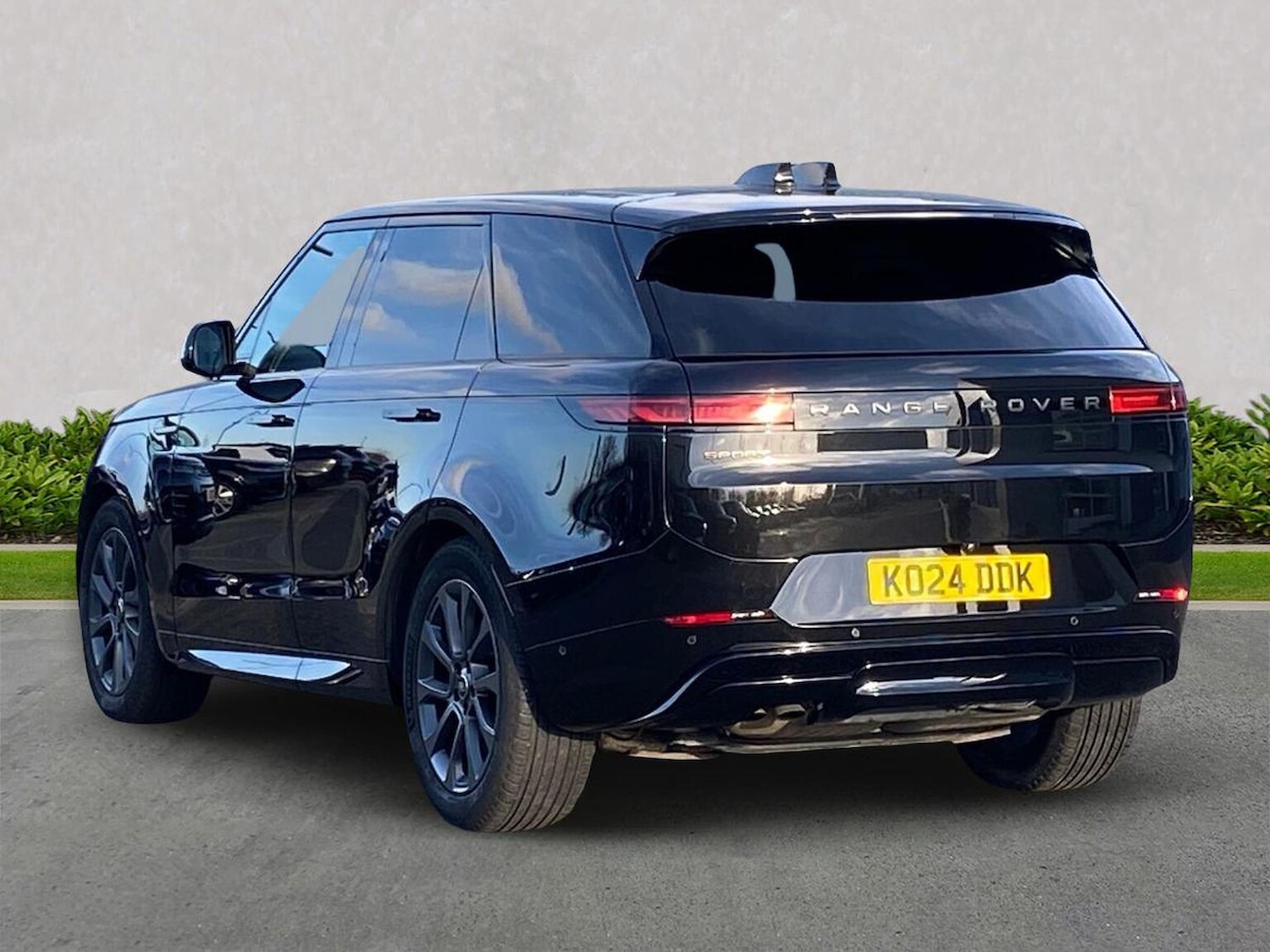 Used Land Rover Range Rover Sport 2024 for sale - 76951189: Photo 2