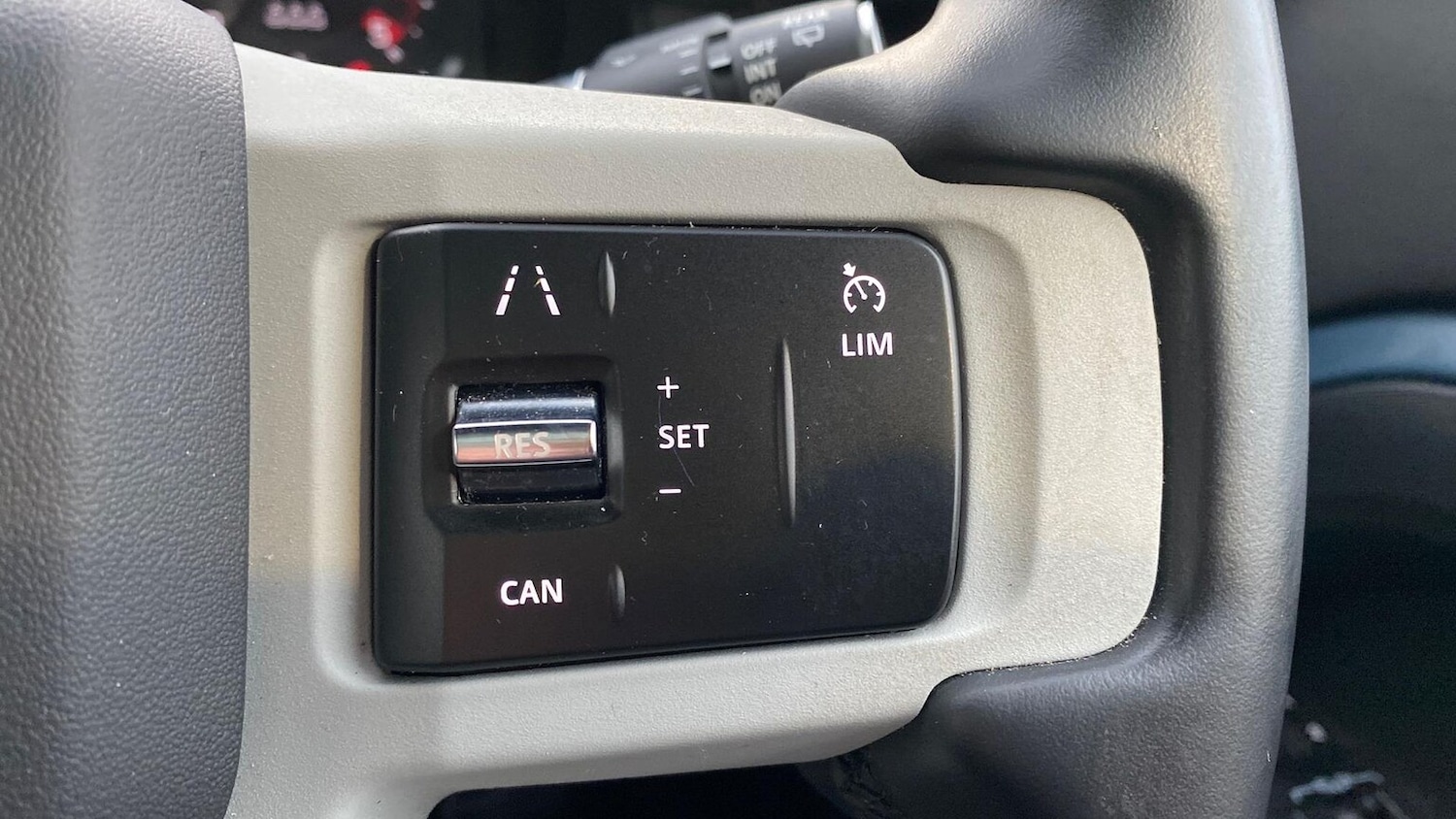 Used Land Rover Defender 2022 for sale - 76505009: Photo 40