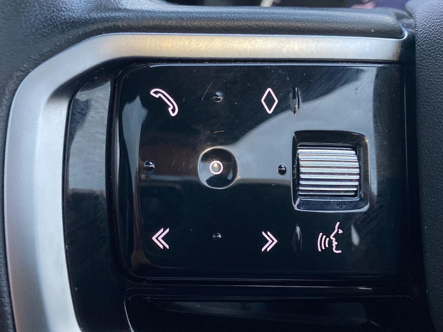 Used Land Rover Discovery Sport 2022 for sale - 76430820: Photo 40