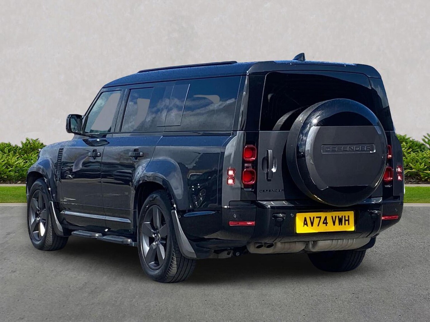 Used Land Rover Defender 2024 for sale - 78191846: Photo 2