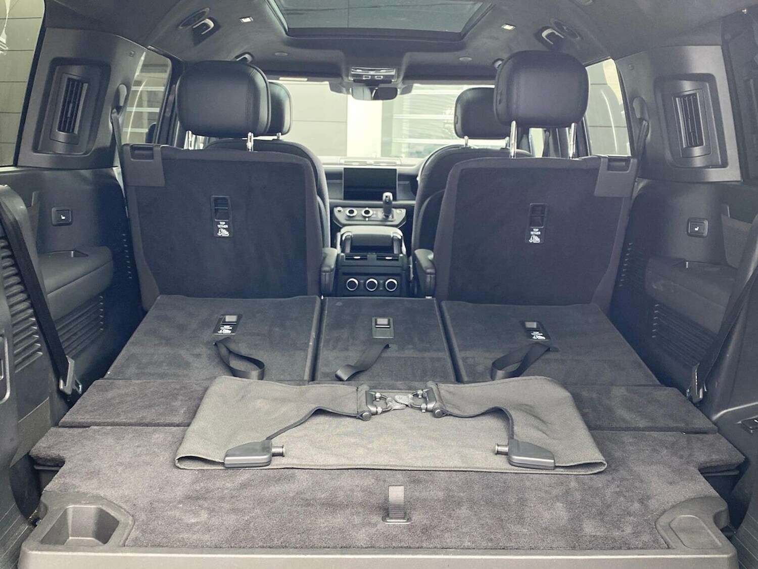 Used Land Rover Defender 2024 for sale - 78191846: Photo 41