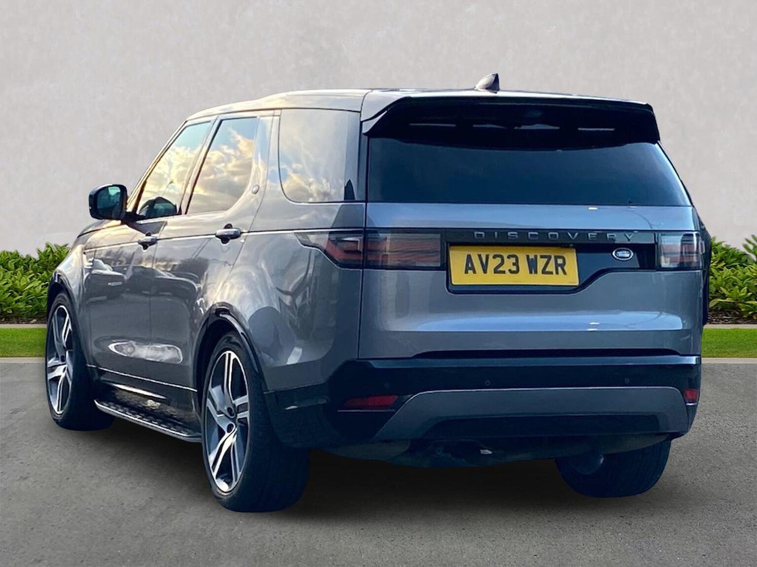 Used Land Rover Discovery 2023 for sale - 77896293: Photo 2