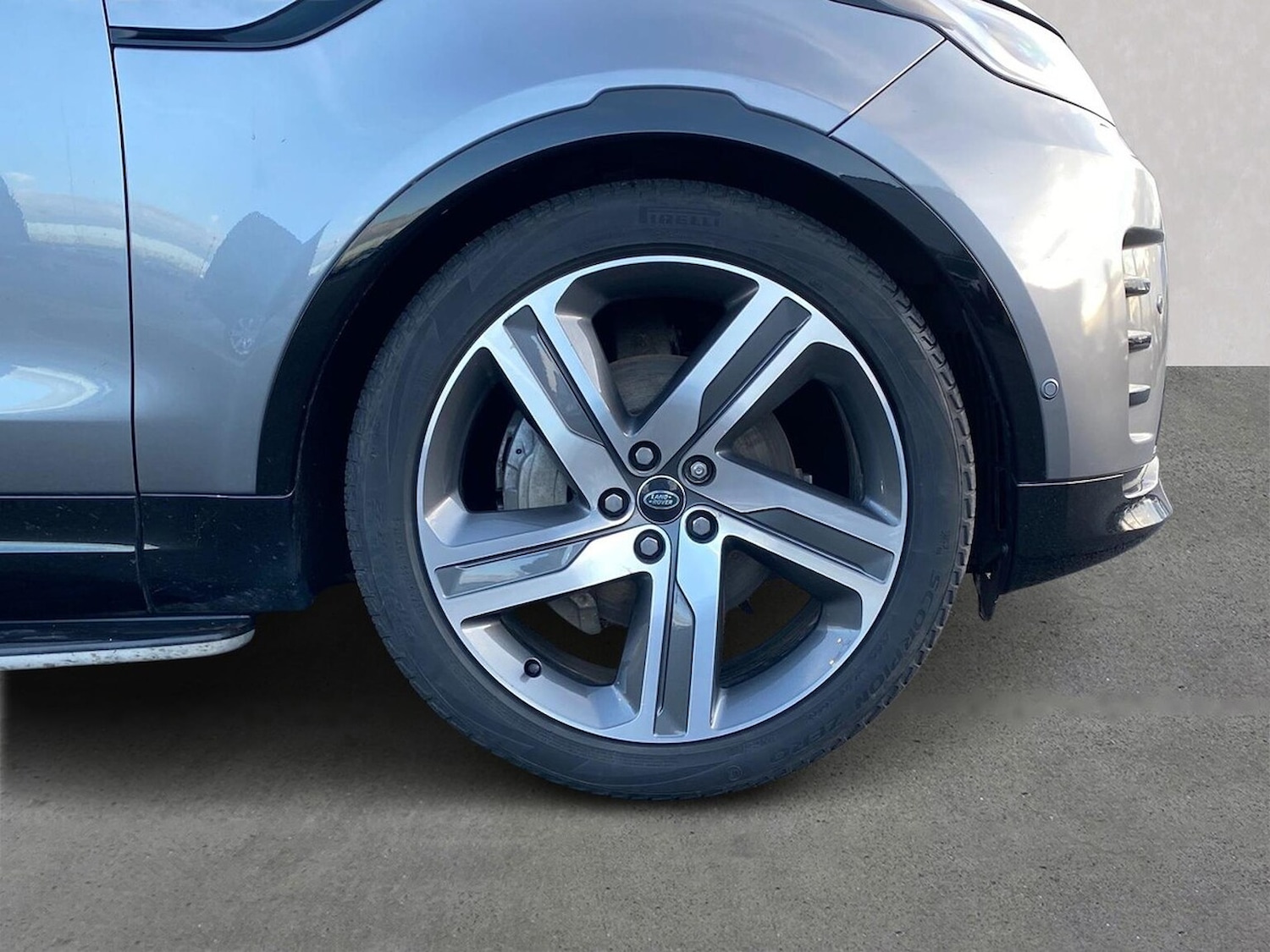 Used Land Rover Discovery 2023 for sale - 77896293: Photo 8