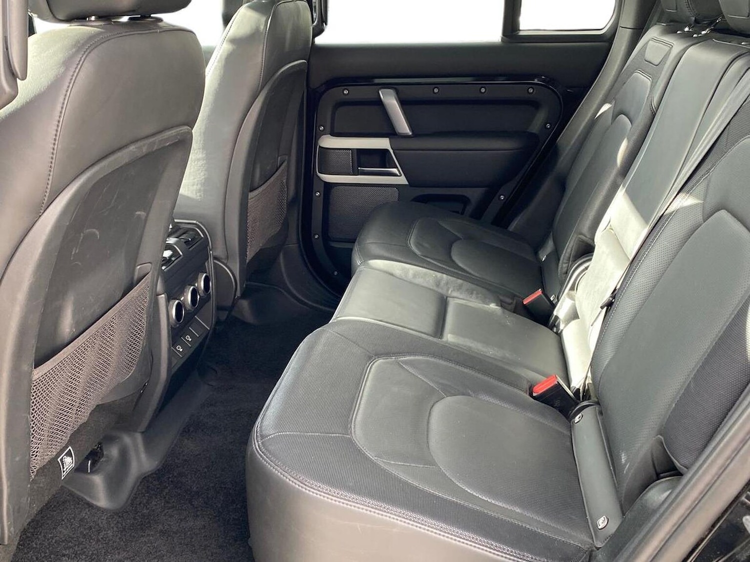 Used Land Rover Defender 2022 for sale - 76387198: Photo 4