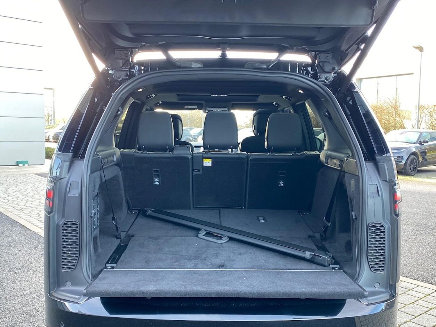 Used Land Rover Discovery 2025 for sale - 77001914: Photo 12