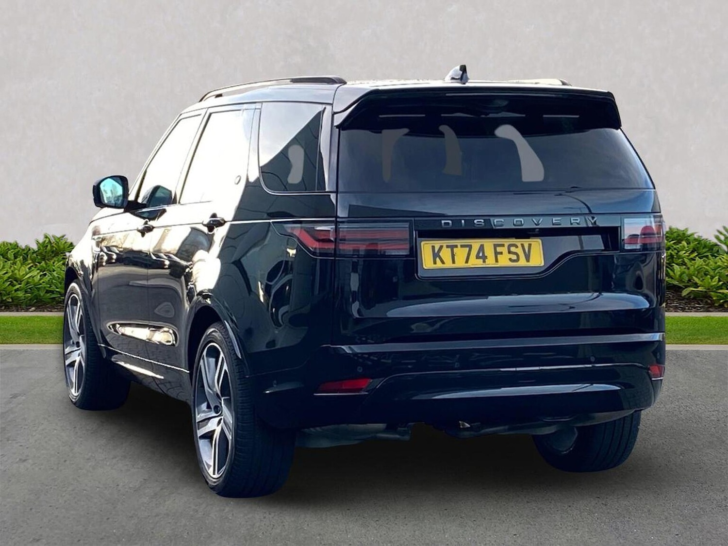 Used Land Rover Discovery 2025 for sale - 77001914: Photo 2