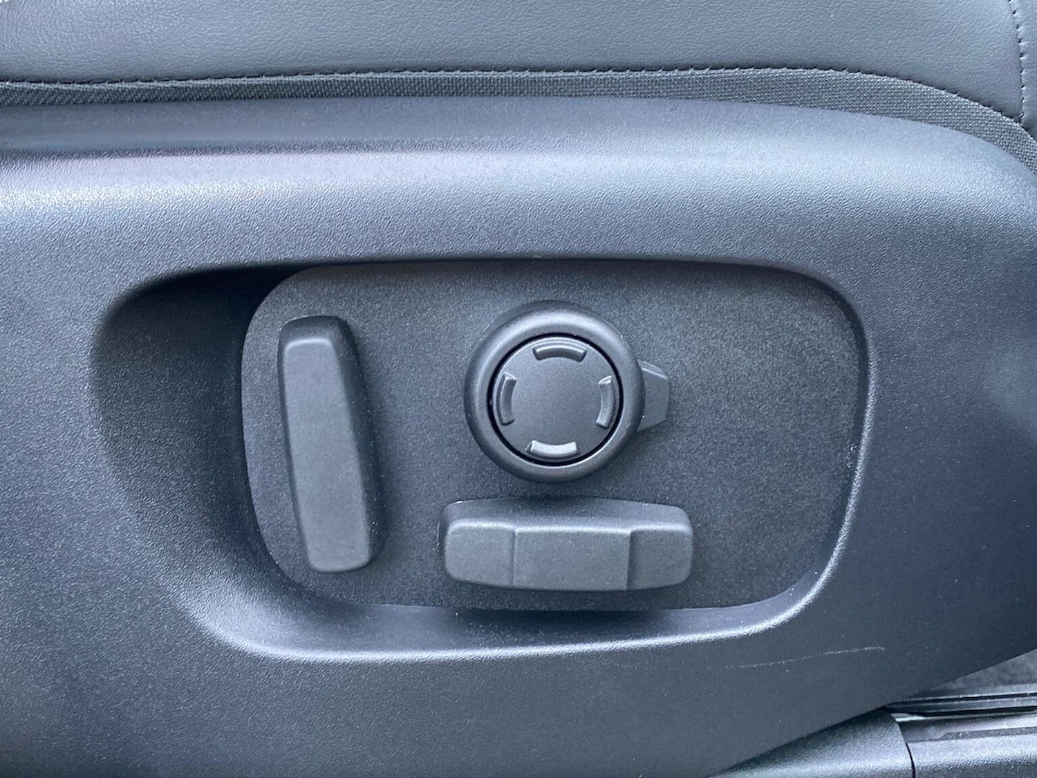 Used Land Rover Discovery 2025 for sale - 77001914: Photo 31