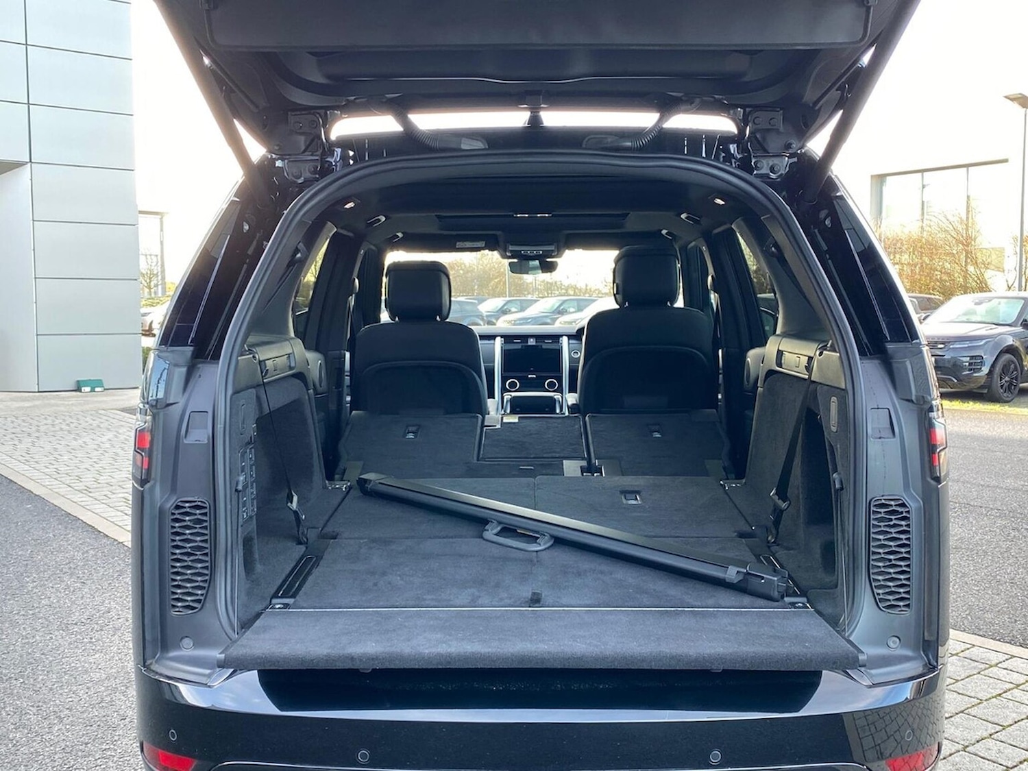 Used Land Rover Discovery 2025 for sale - 77001914: Photo 40