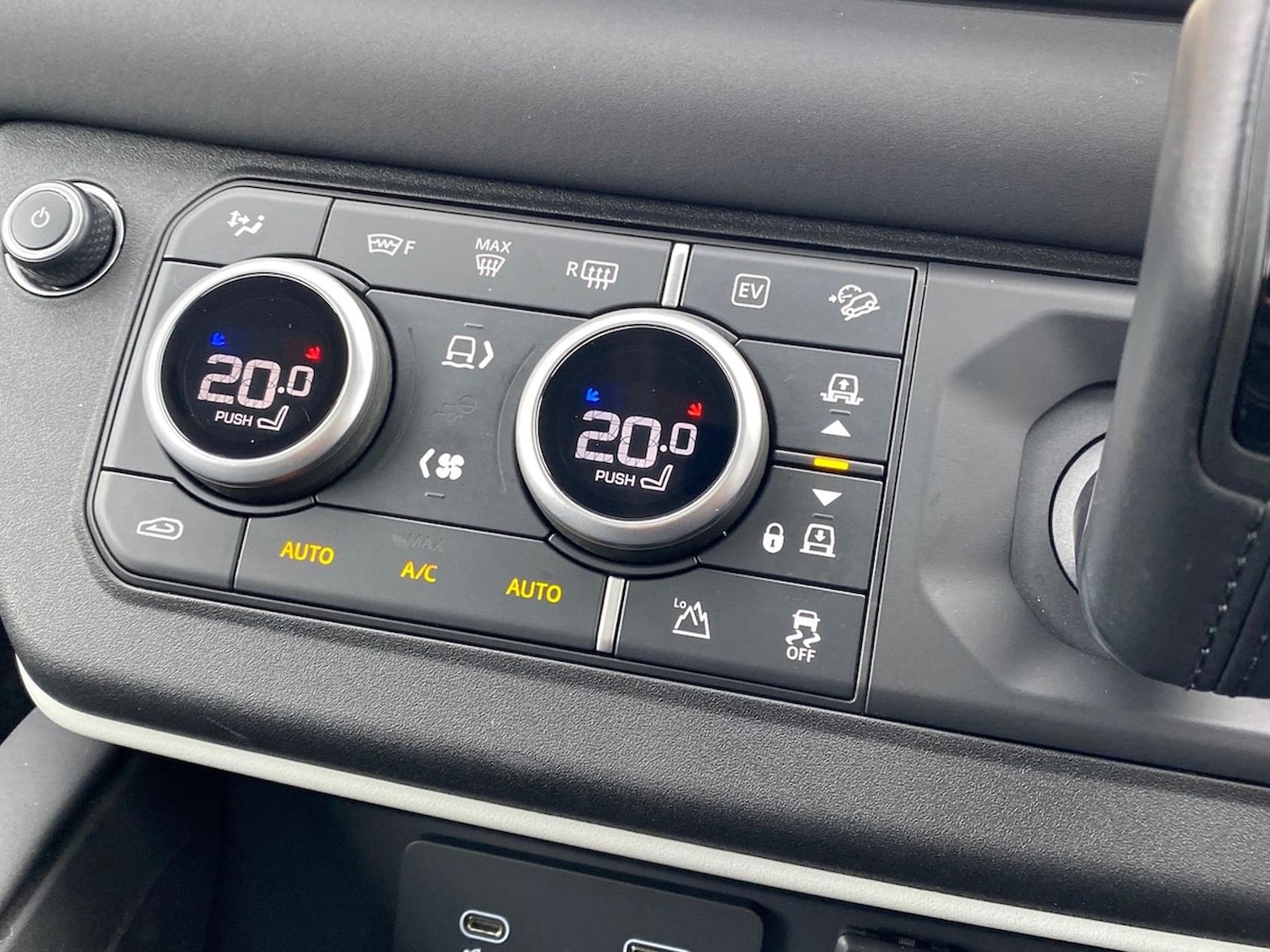 Used Land Rover Defender 2024 for sale - 78131849: Photo 24