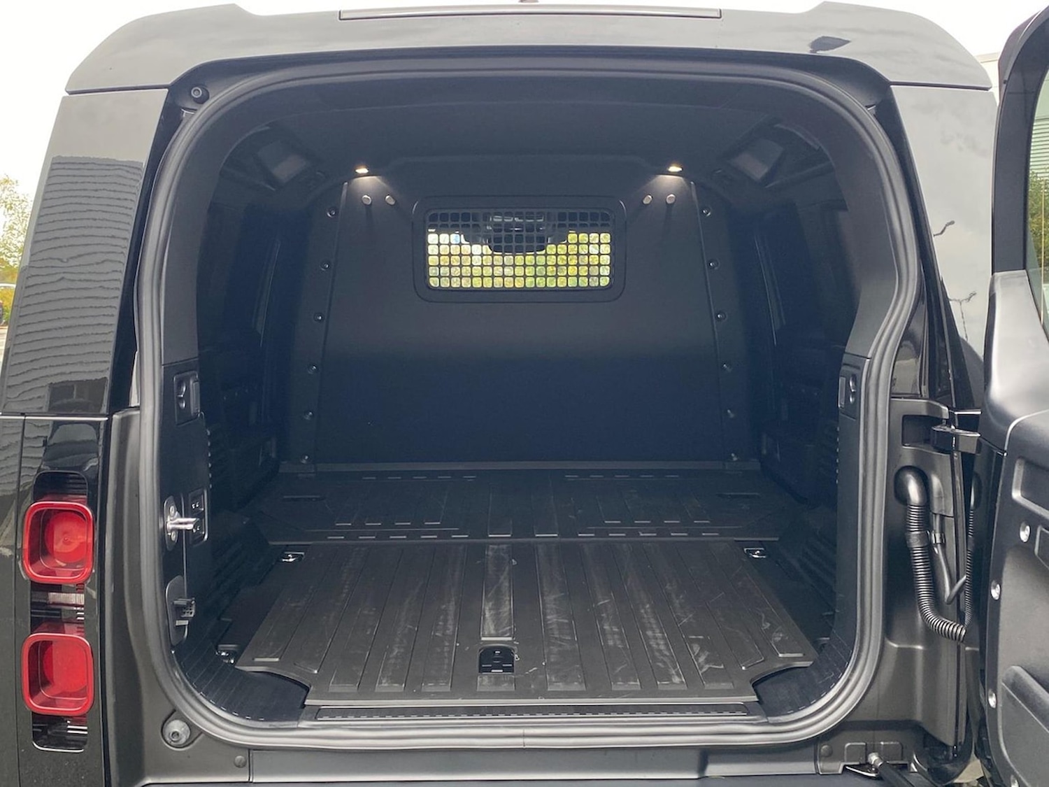 Used Land Rover Defender 2025 for sale - 76846079: Photo 10