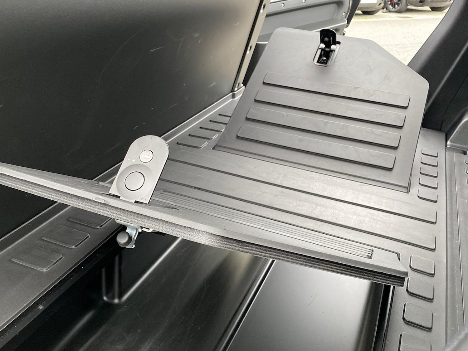 Used Land Rover Defender 2025 for sale - 76846079: Photo 18