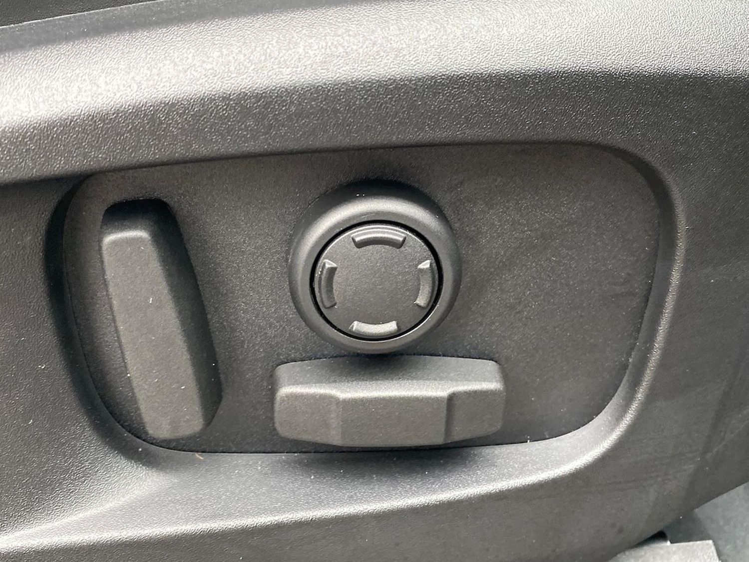 Used Land Rover Defender 2025 for sale - 76846079: Photo 26