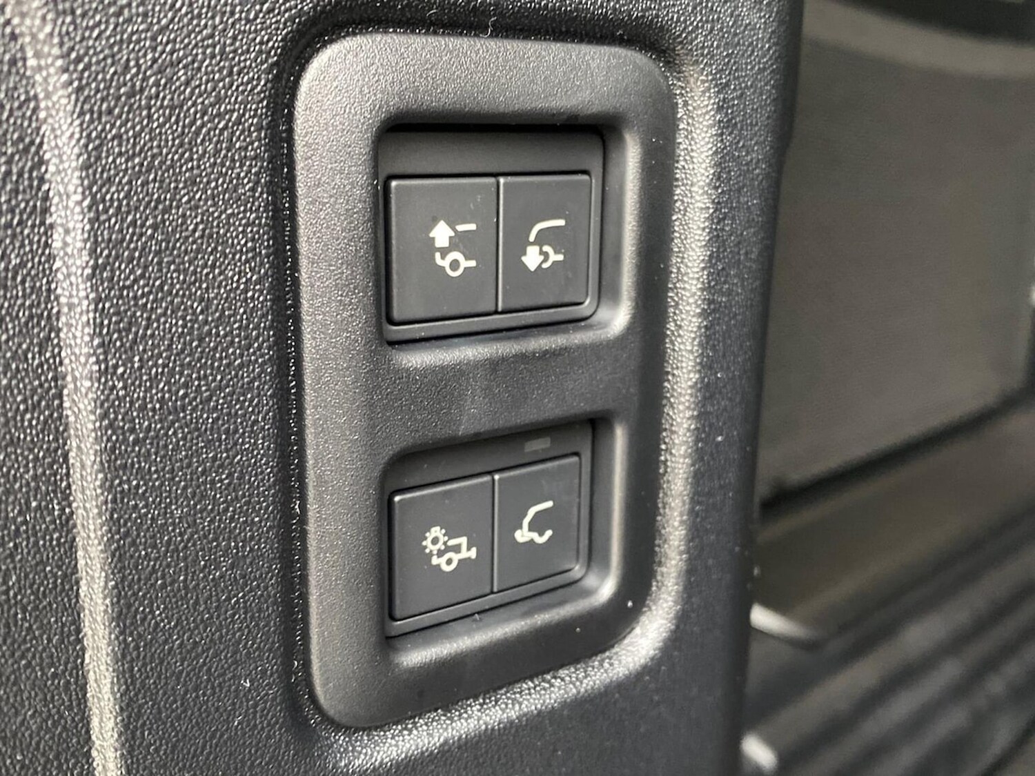 Used Land Rover Defender 2025 for sale - 76846079: Photo 33