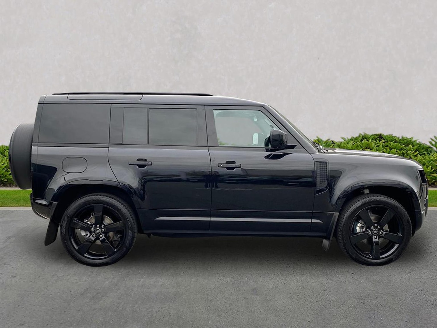 Used Land Rover Defender 2025 for sale - 76846079: Photo 5