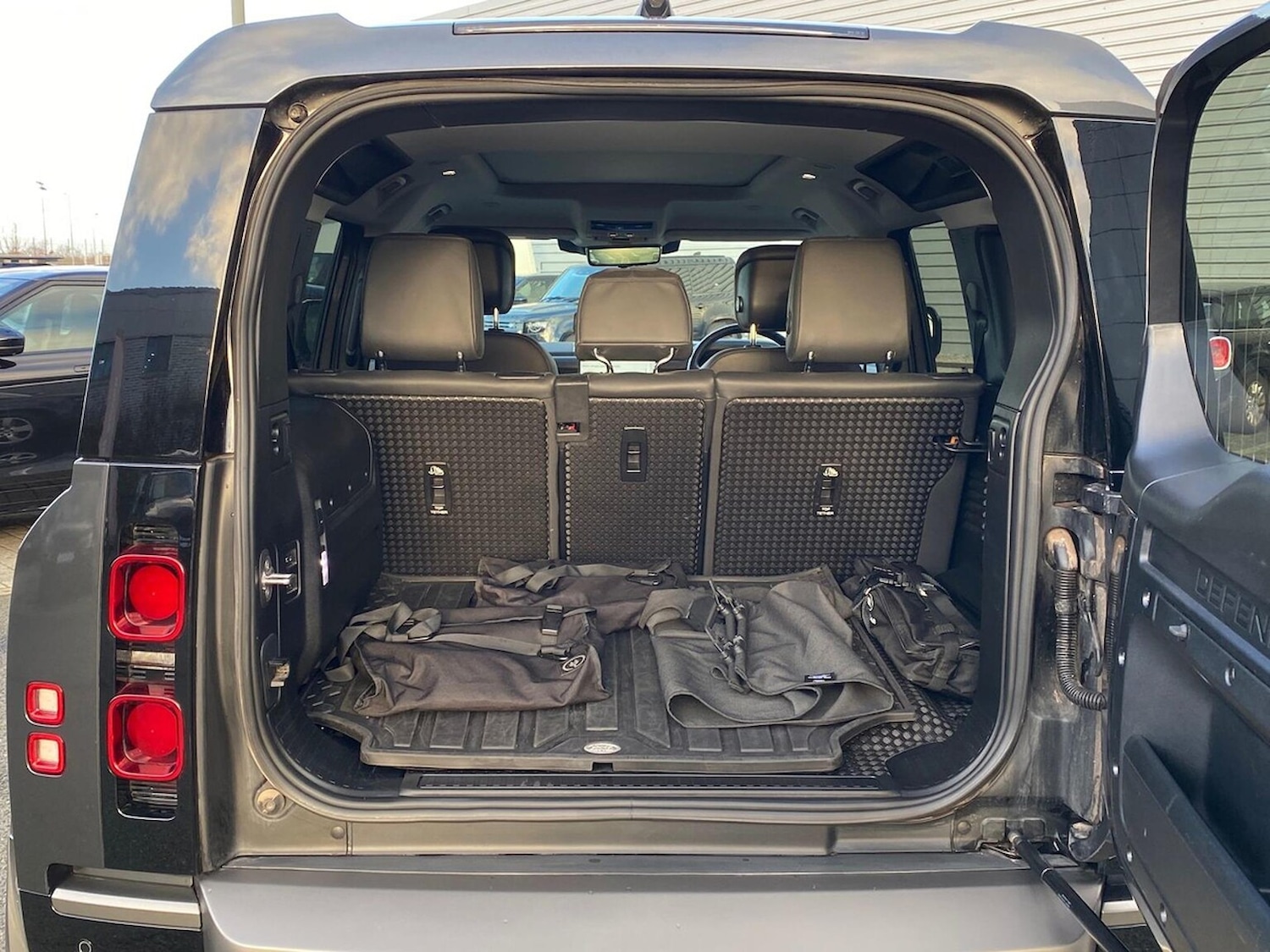 Used Land Rover Defender 2023 for sale - 76957537: Photo 10