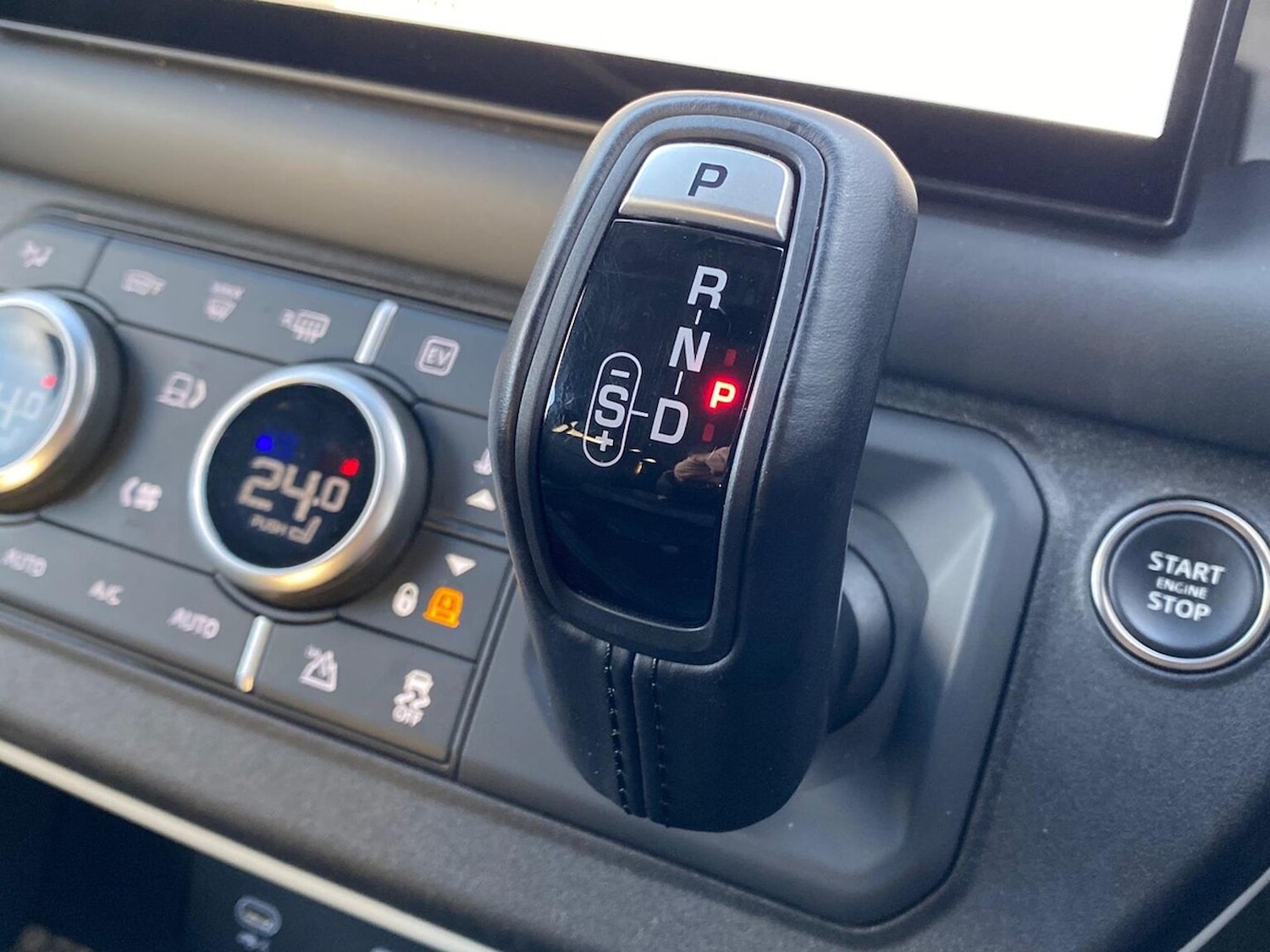 Used Land Rover Defender 2023 for sale - 76957537: Photo 13