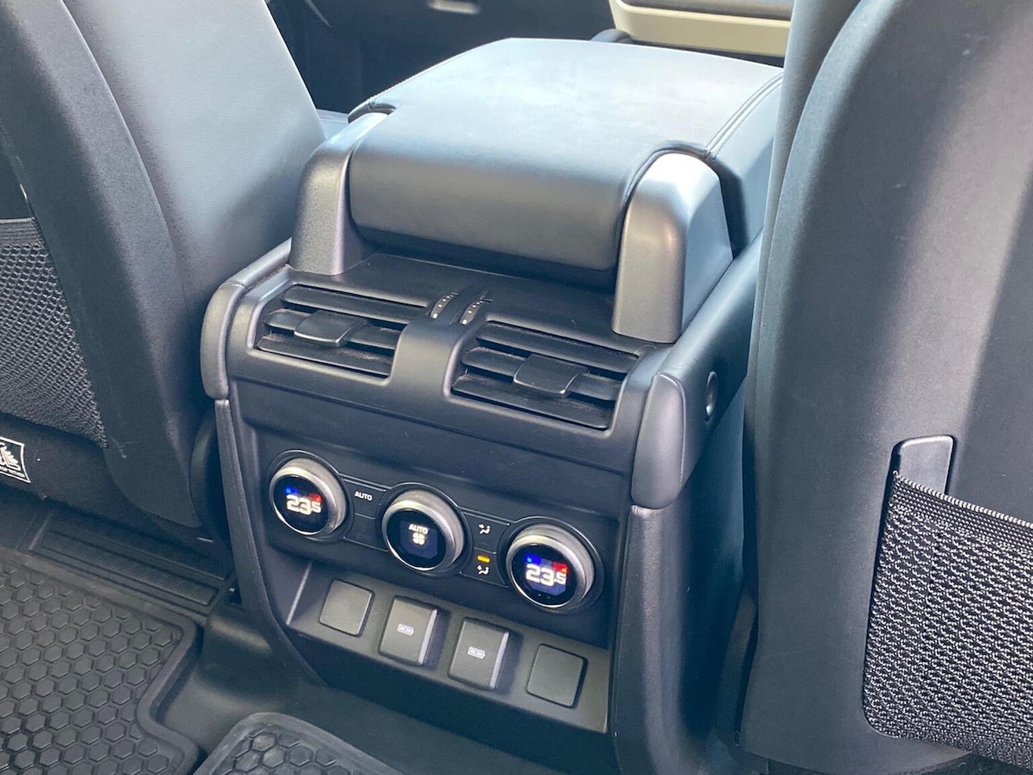 Used Land Rover Defender 2023 for sale - 76957537: Photo 18