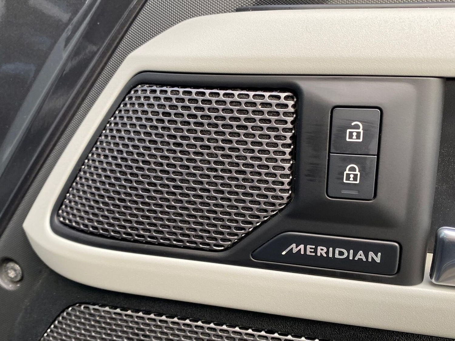 Used Land Rover Defender 2023 for sale - 76957537: Photo 24