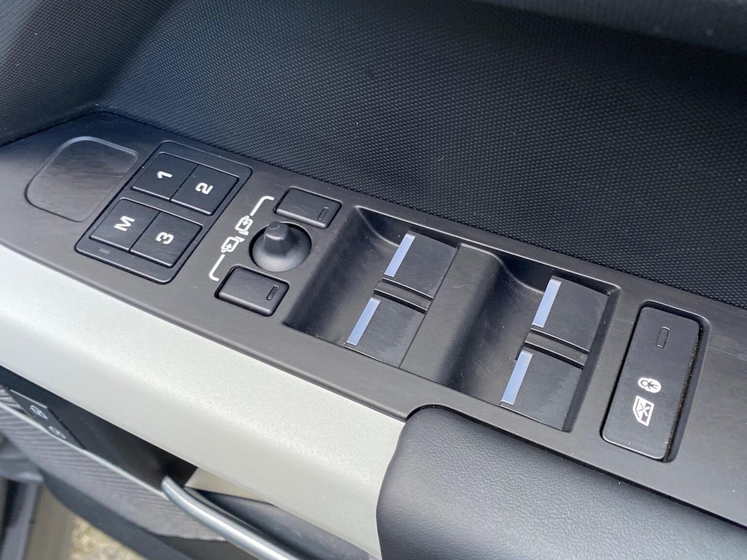 Used Land Rover Defender 2023 for sale - 76957537: Photo 25