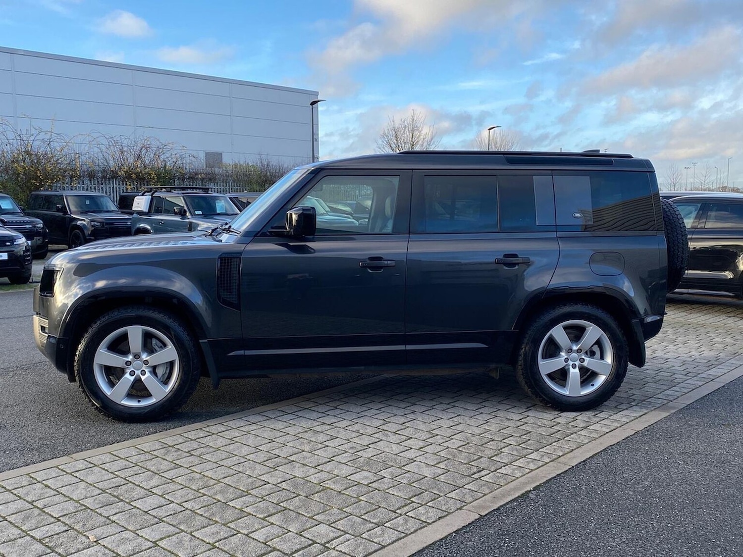 Used Land Rover Defender 2023 for sale - 76957537: Photo 34