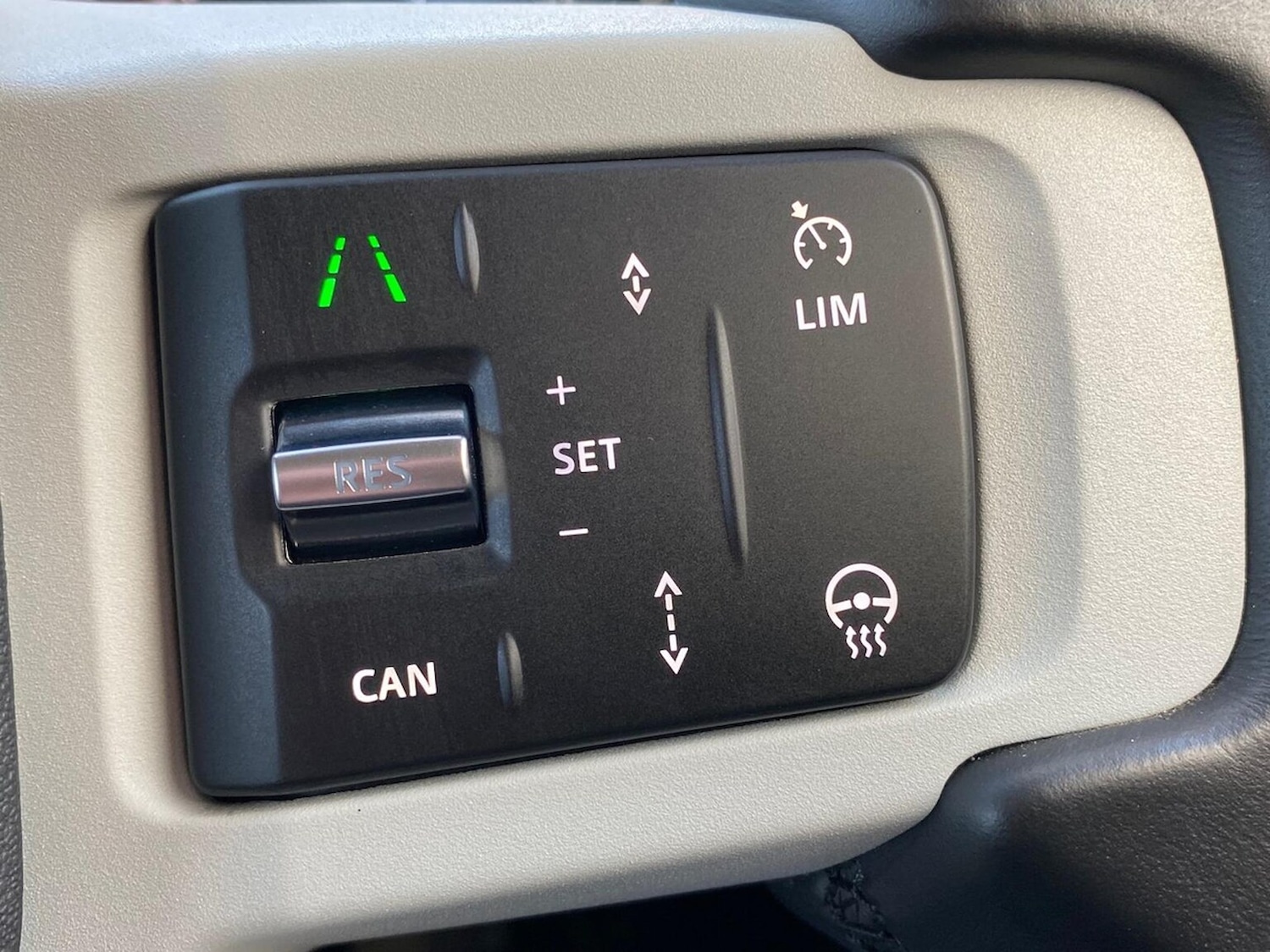 Used Land Rover Defender 2023 for sale - 76957537: Photo 37