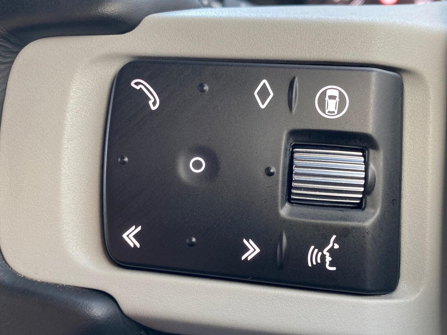 Used Land Rover Defender 2023 for sale - 76957537: Photo 38