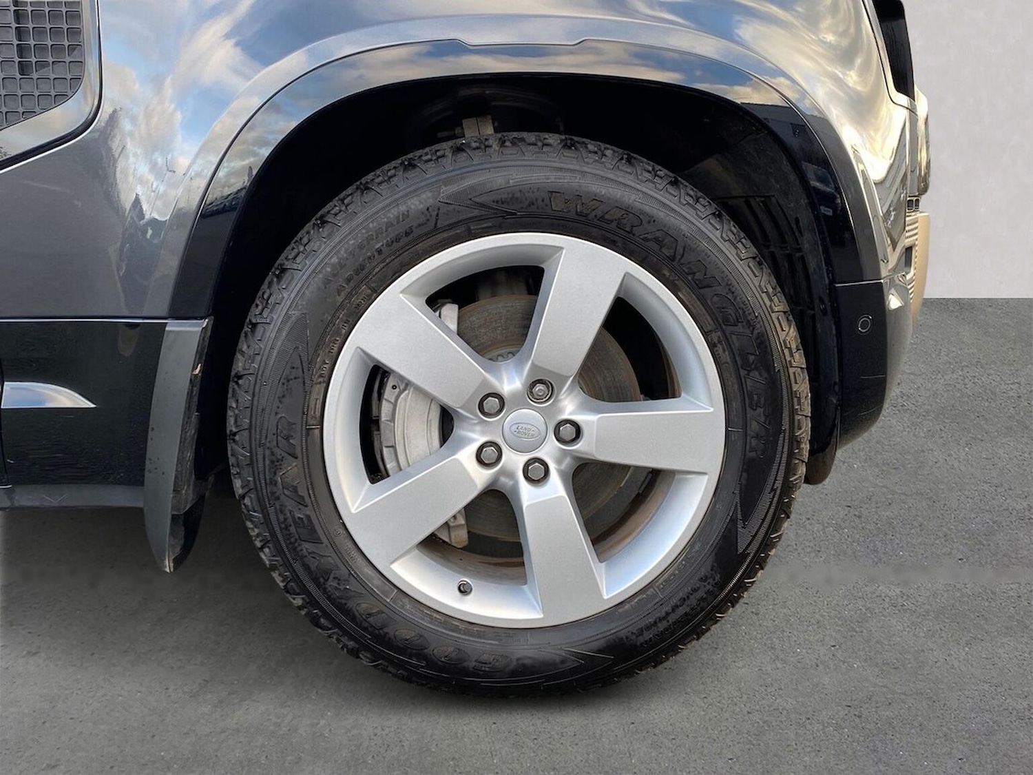 Used Land Rover Defender 2023 for sale - 76957537: Photo 8