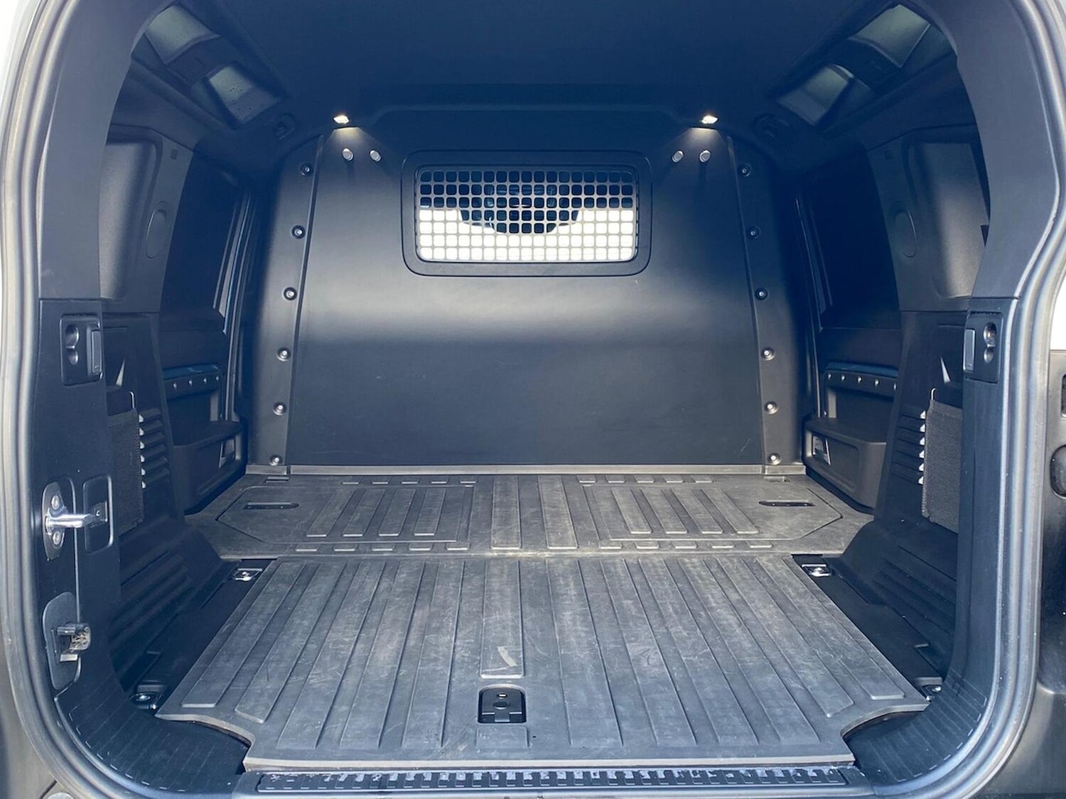 Used Land Rover Defender 2024 for sale - 78193467: Photo 12