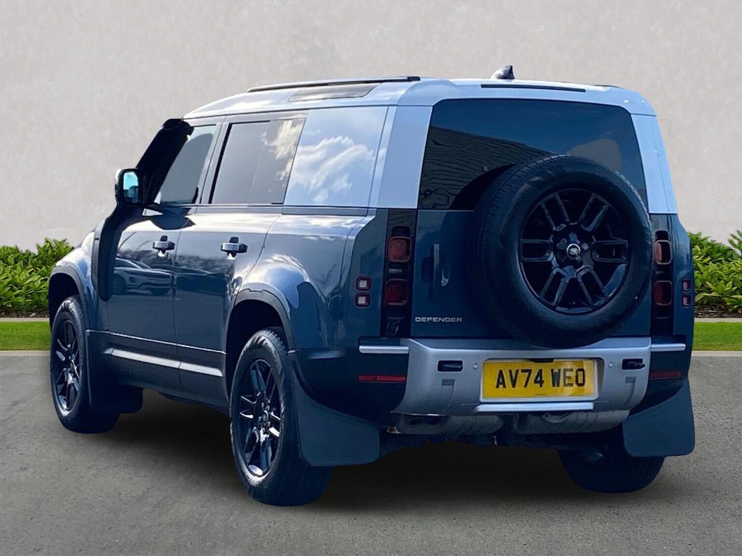 Used Land Rover Defender 2024 for sale - 78193467: Photo 2