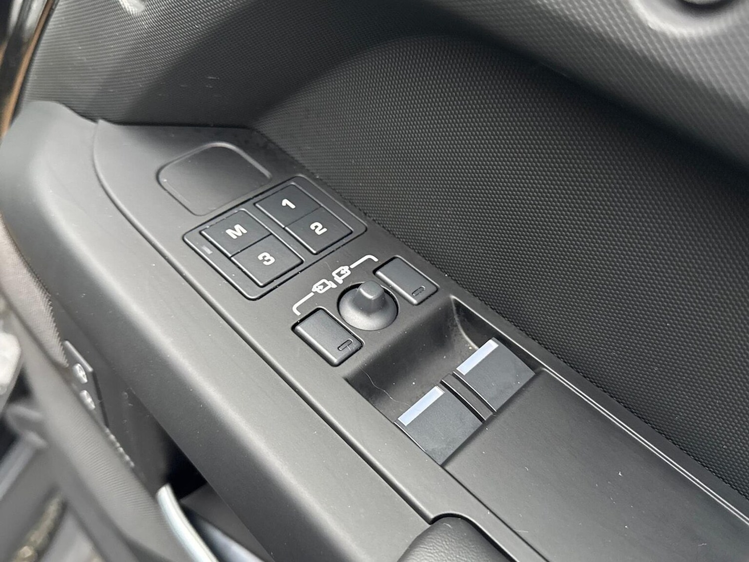 Used Land Rover Defender 2024 for sale - 78018473: Photo 25