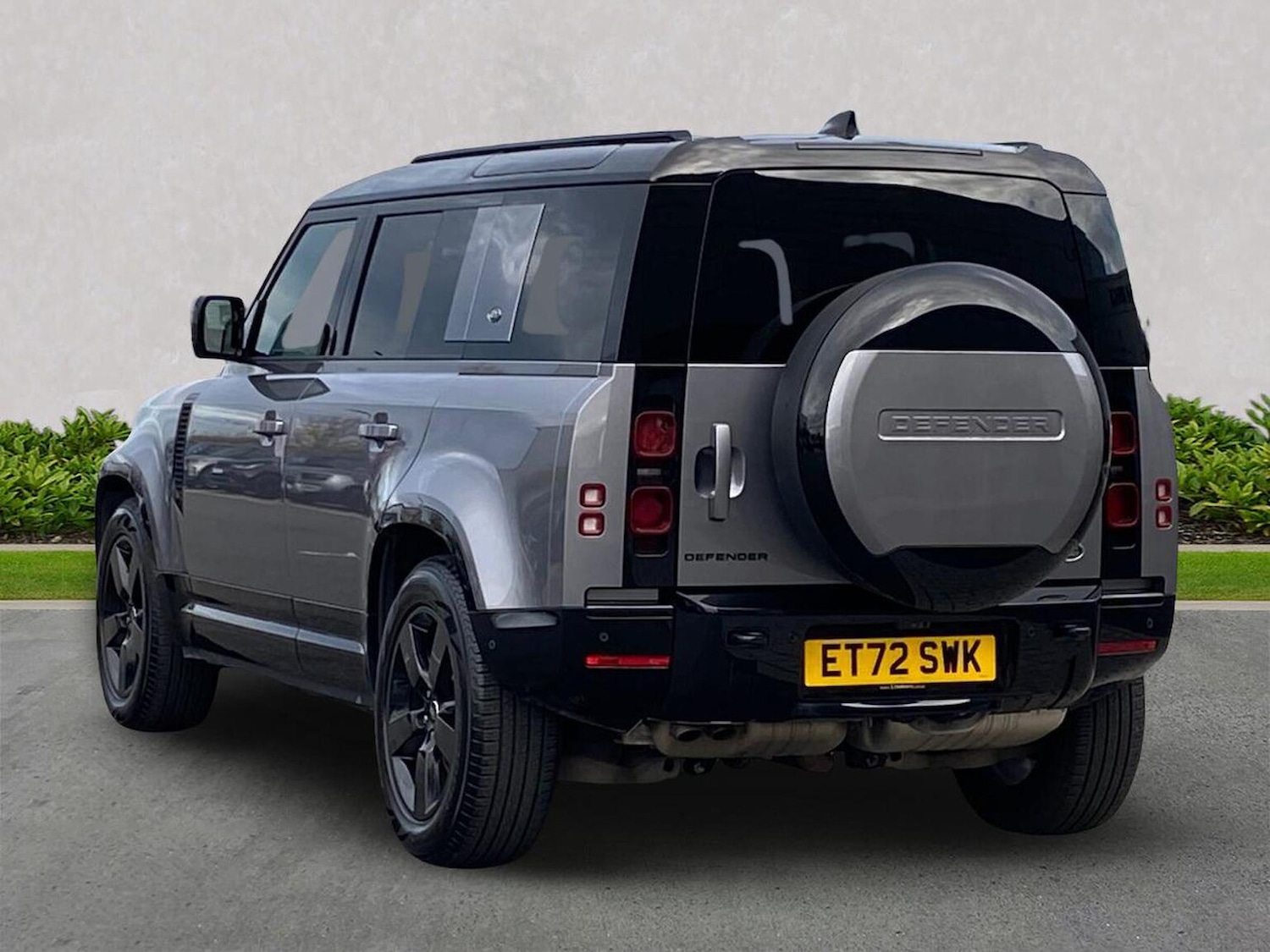 Used Land Rover Defender 2022 for sale - 76559807: Photo 2