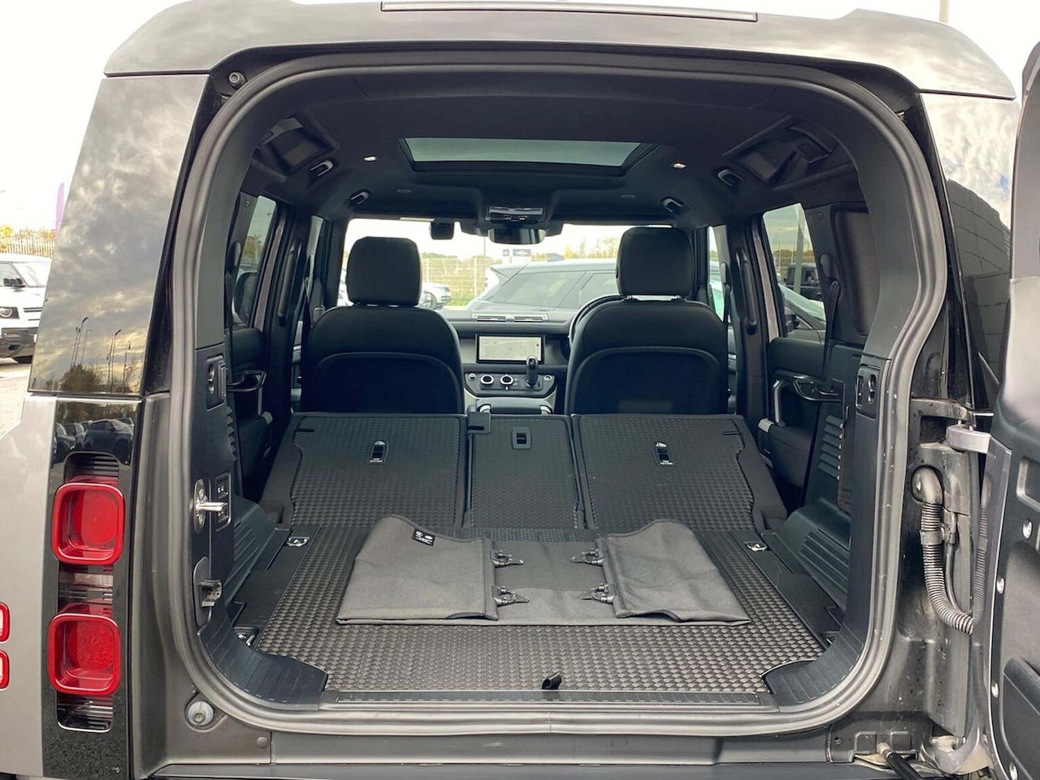 Used Land Rover Defender 2022 for sale - 76559807: Photo 33